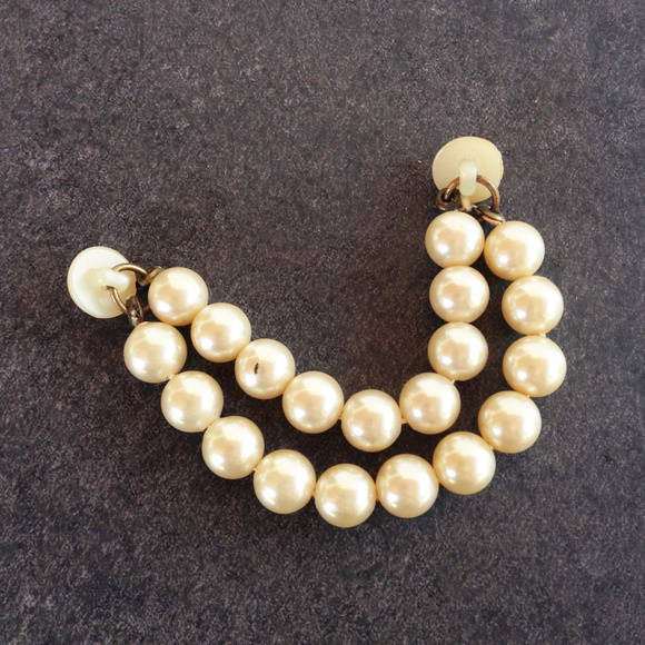 Vintage Glass Pearl Sweater Clip - Picture 2 of 2